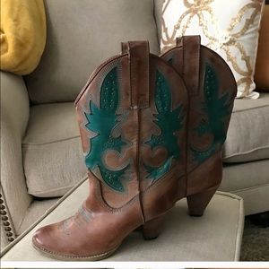 Cowboy/ Cowgirl boots...